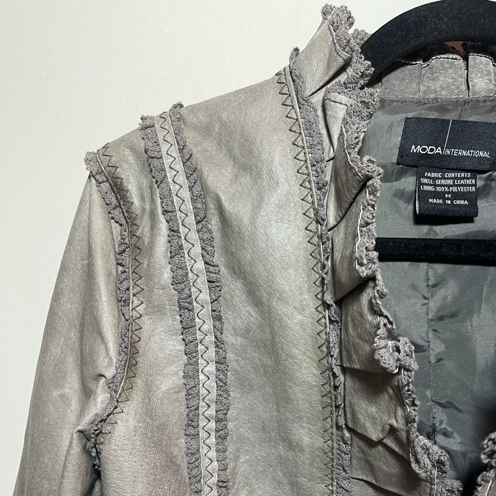 Vintage 90's Y2K Moda International 100% Leather Ruffle Trim Jacket Size Medium - Picture 4 of 11